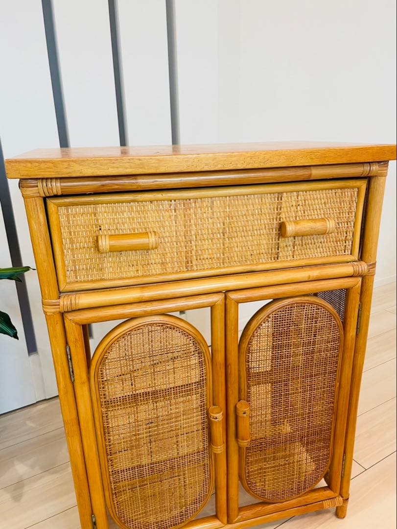 【希少】藤 ラタン わら編み 扉収納 引き出し付き チェスト 棚 ゴミ箱収納