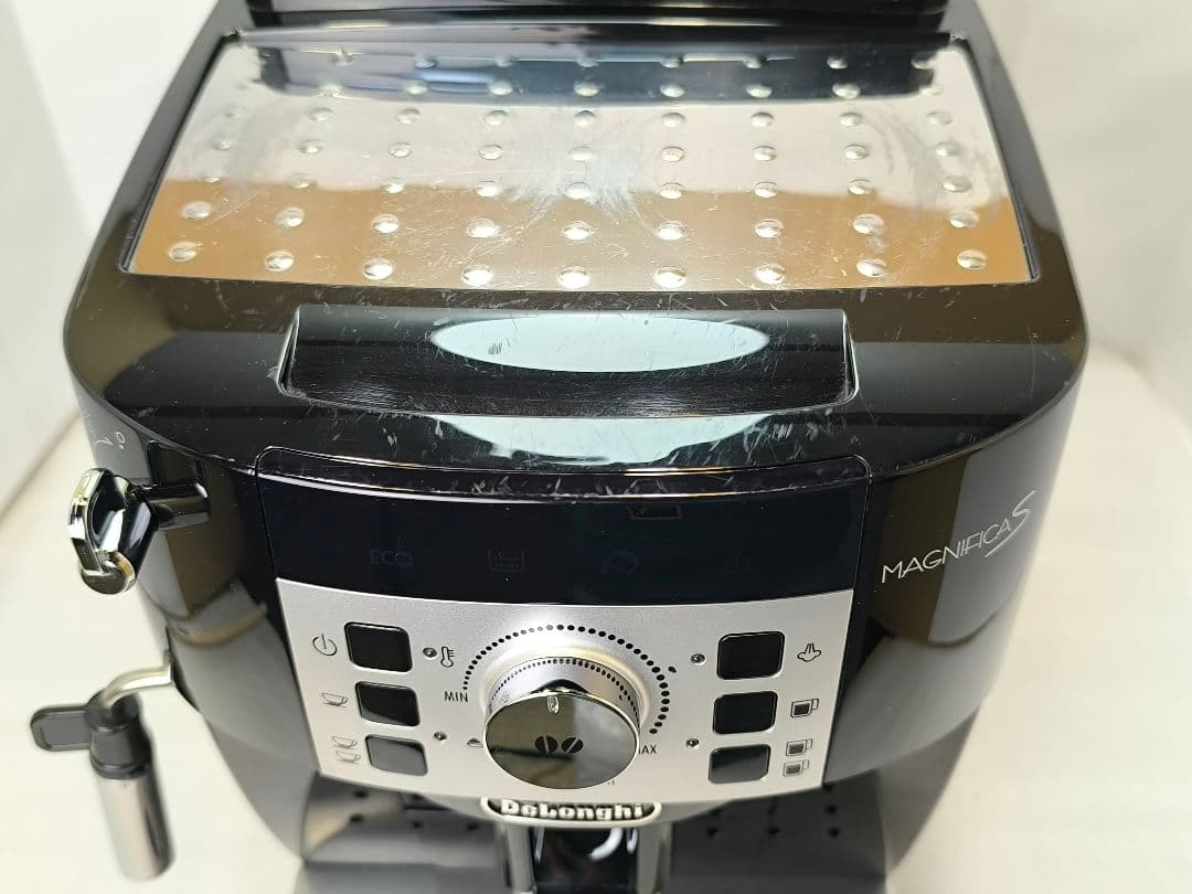 デロンギ　コンパクト全自動コーヒーマシンマグニフィカS ECAM22112B　2