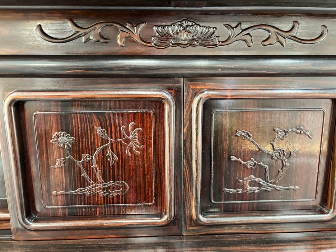 彫刻入り 黒檀 紫檀 飾り棚 茶箪笥 アンティーク