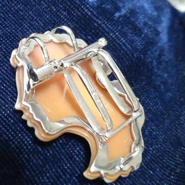 小春日和様　　k18WG　シェルカメオブローチ＆　パルラーティ　ダイヤ付