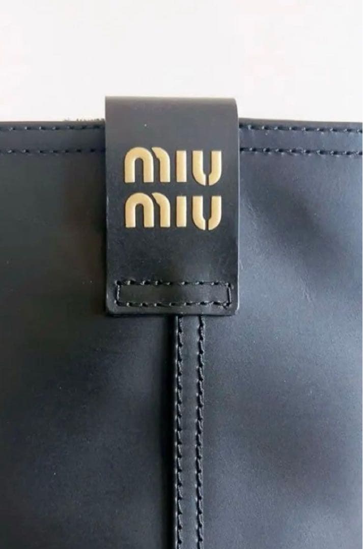 miu miu ブラックレザー ショートブーツ