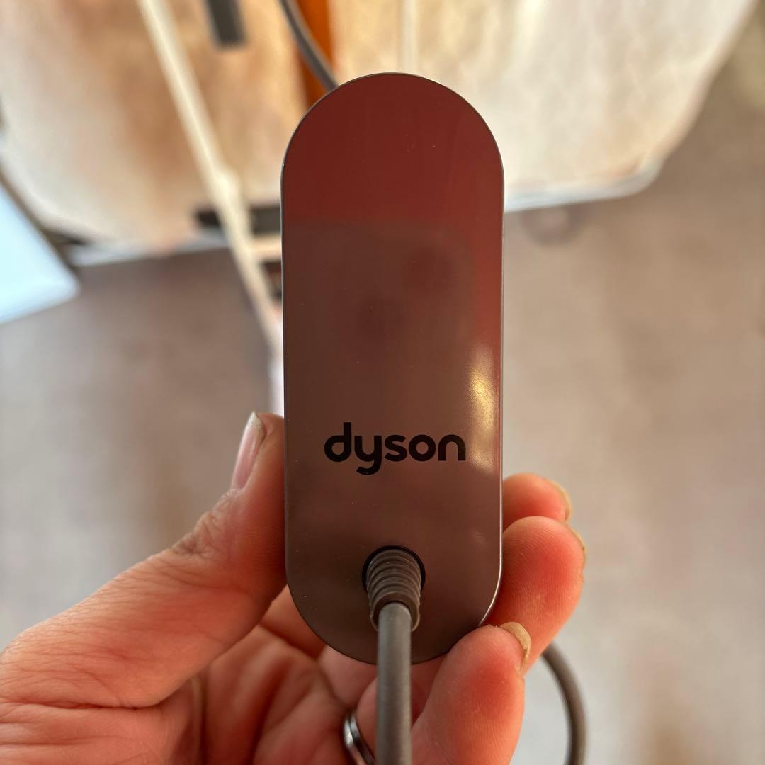 ダイソン掃除機 sv12 スタンド他セット【美品かも？】