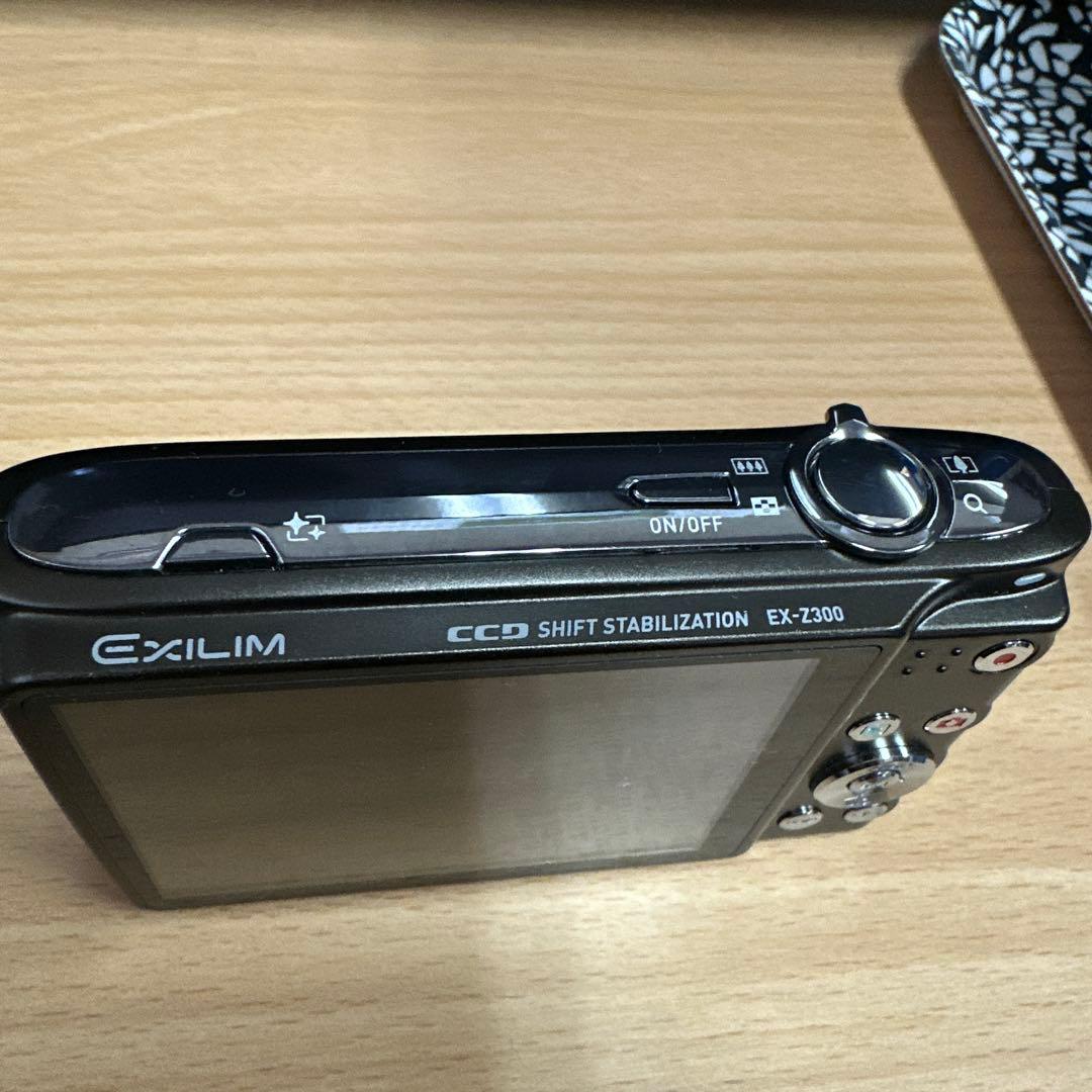 Canon デジカメ　ケースと充電器付き