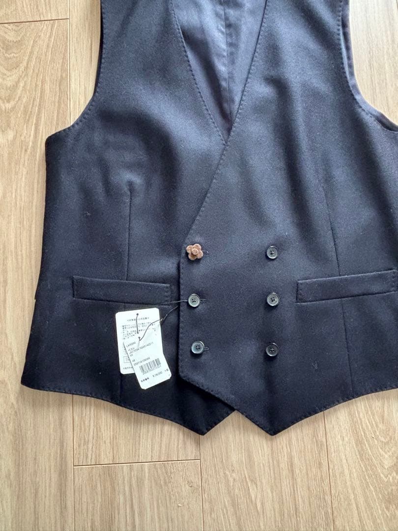 タグ付き未使用品！LARDINI ダブルジレ ブートニエール付き