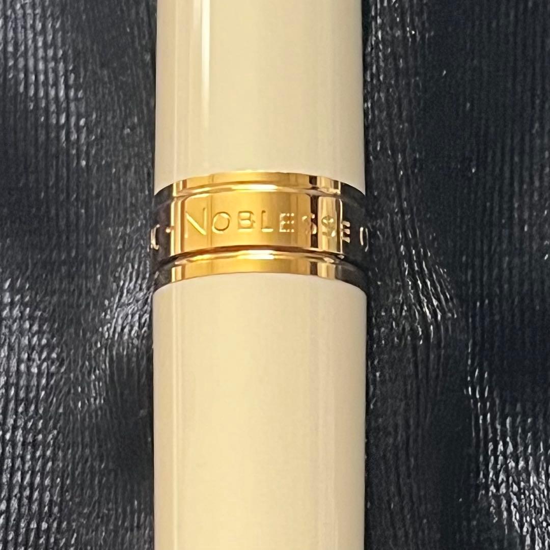 ❤️Mont Blancモンブラン♡希少キャップ式.白軸ボールペン♡未使用品