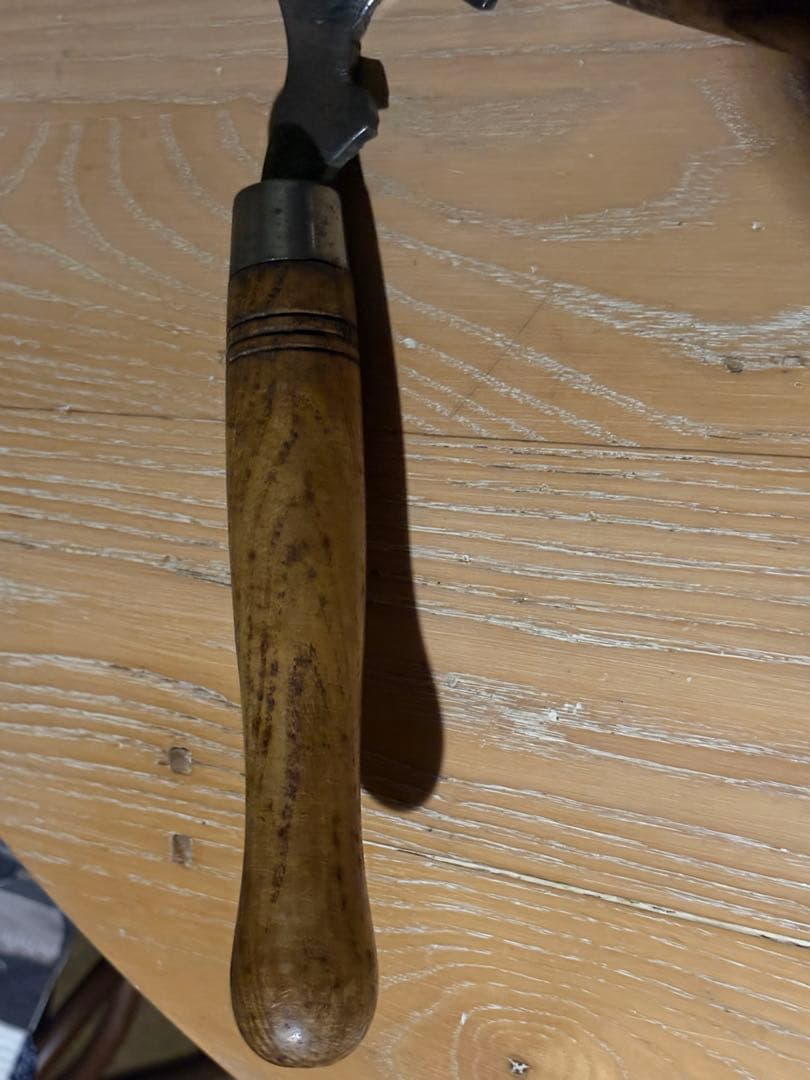 ヴィンテージ、イギリス製、ガーデンツール刈り込み鋏、木製ハンドル 鋭利な刃