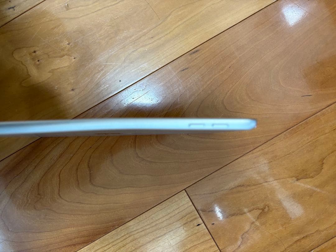 iPad 6世代　9.7インチ 32GB MR7G2J/A シルバー