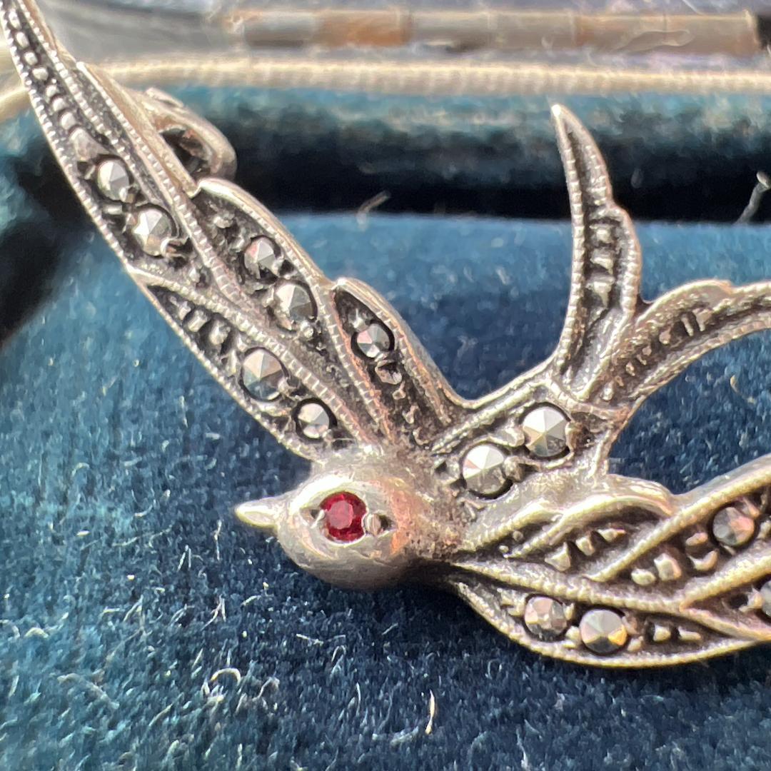 【アンティーク】ツバメブローチ マーカサイト