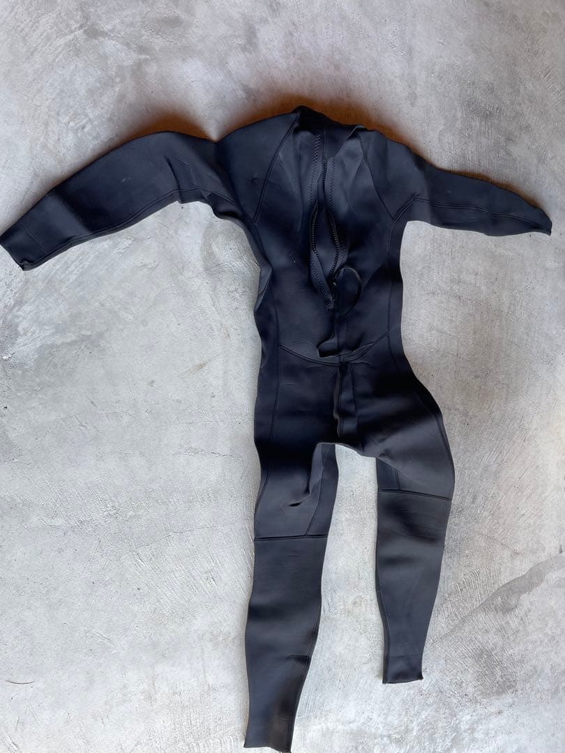 ウェットスーツ　サーフィン　マリンスポーツ