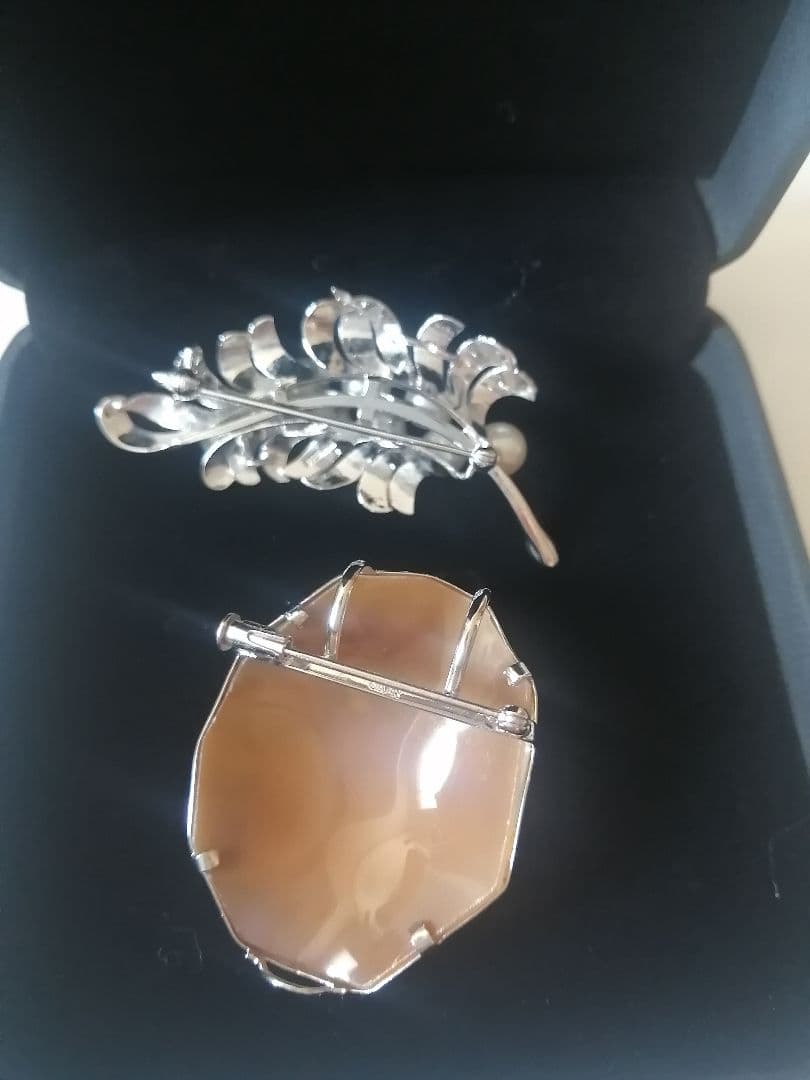 シルバー枠シェルお花彫りカメオブローチ兼ペンダントトップ　本真珠ブローチセット