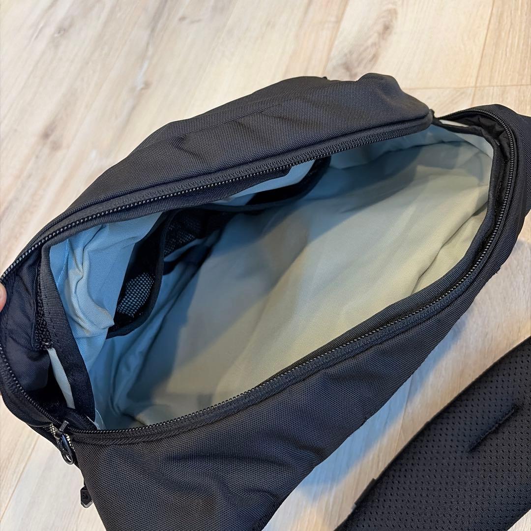 THE NORTH FACE ブラックメッセンジャーバッグ スリング 抱っこ紐