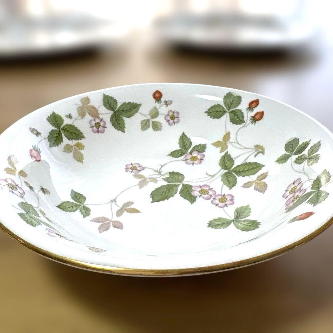  ワイルドストロベリー　大皿・サラダボール・ティーカップセット