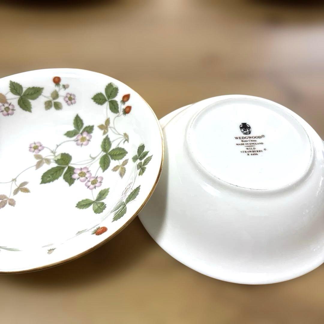  ワイルドストロベリー　大皿・サラダボール・ティーカップセット