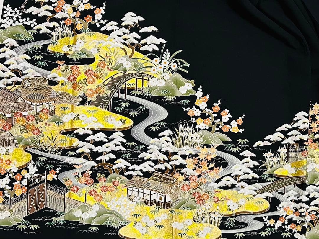 高級仕立て　手書き京友禅に金駒刺繍6個と金彩が品格溢れる 黒留袖23点フルセット