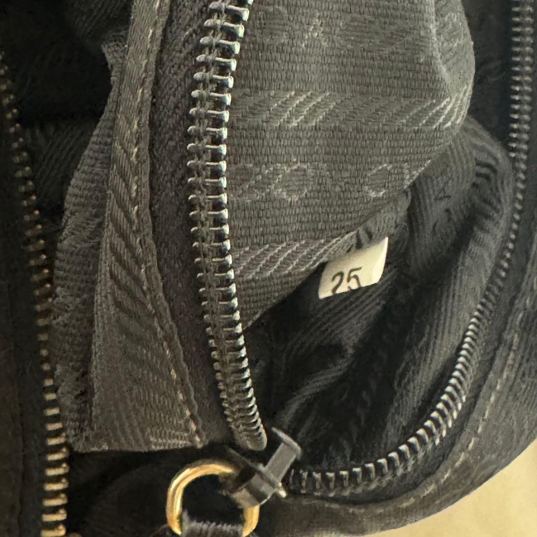PRADA バッグ　ナイロン　ブラック