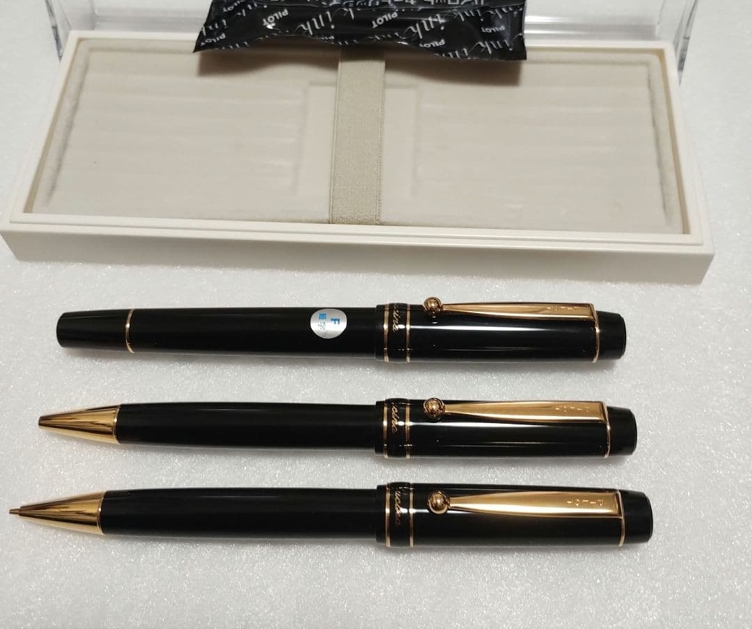 （新品未使用廃盤品）パイロット ルシーナ3点セット ブラック軸　細字F