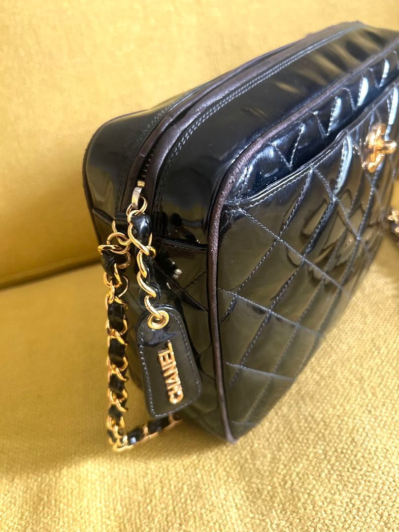 CHANEL ブラック パテントレザー チェーンショルダーバッグ ヴィンテージ