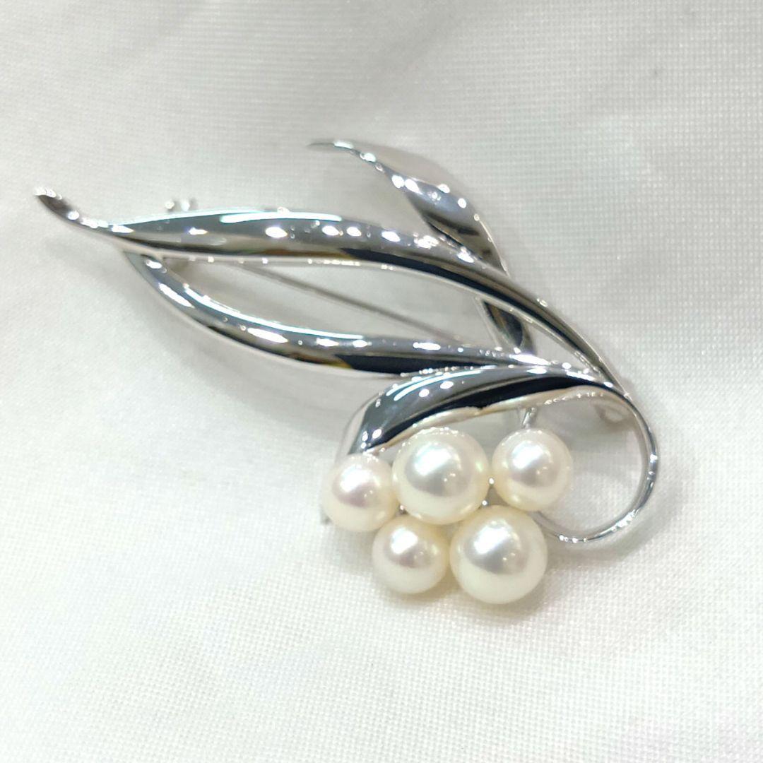 ⭐️MIKIMOTO⭐️小ぶり Silver ベビーパール デザインブローチ