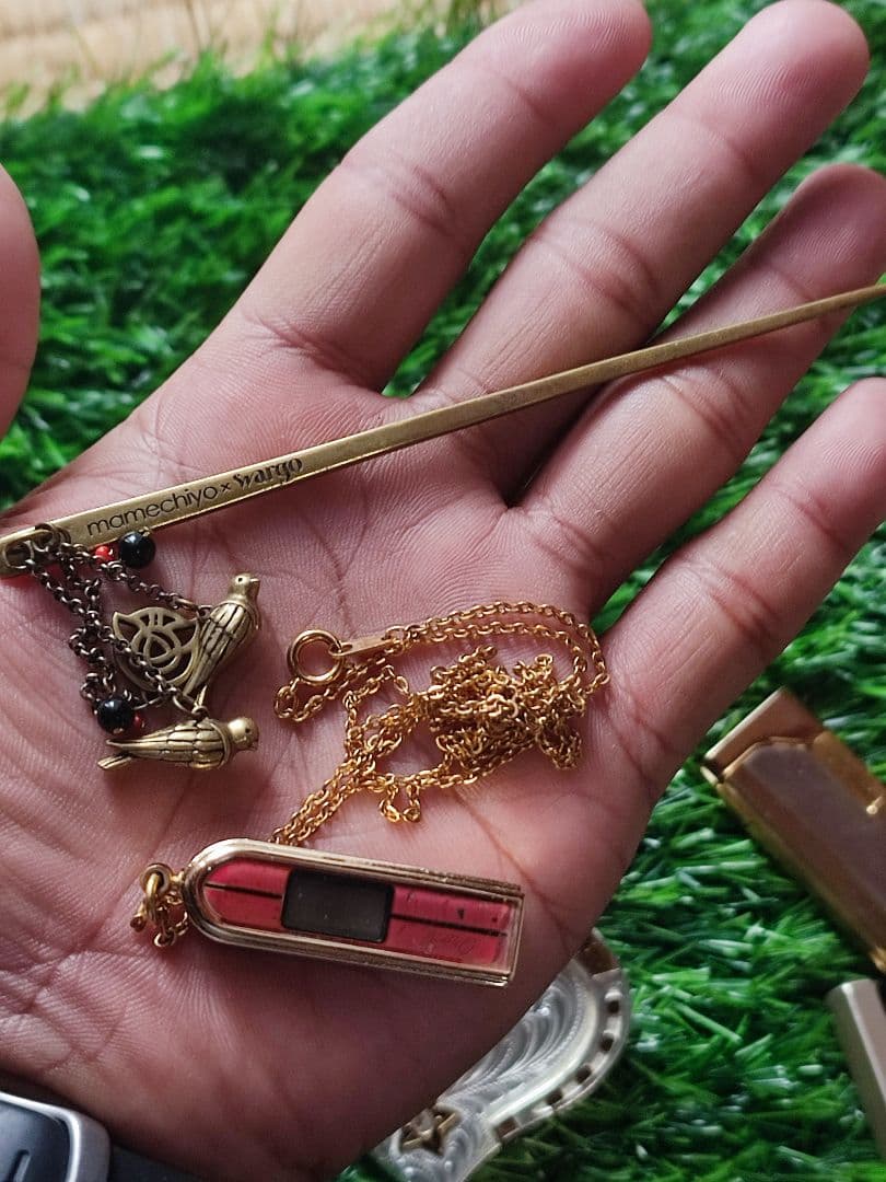 このアクセサリーには複数のバリエーションがあります。