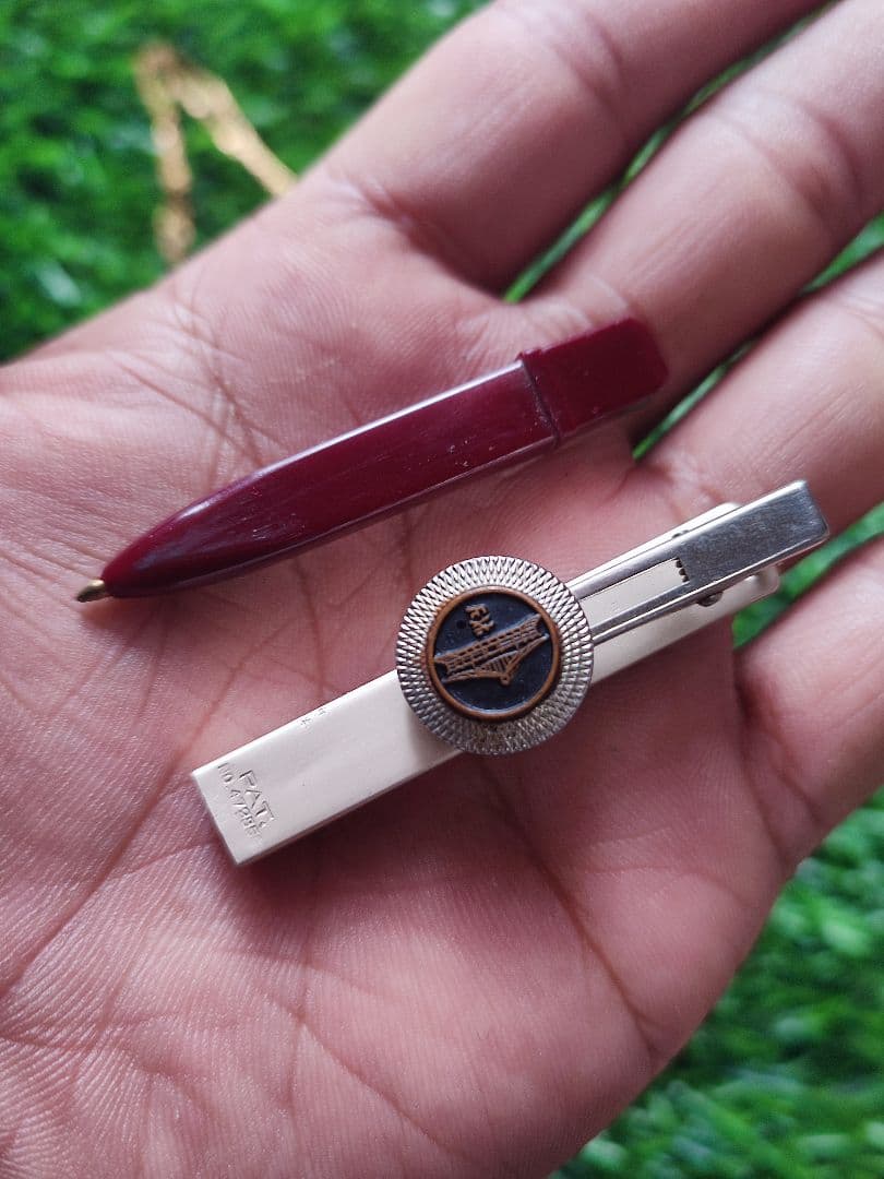 このアクセサリーには複数のバリエーションがあります。