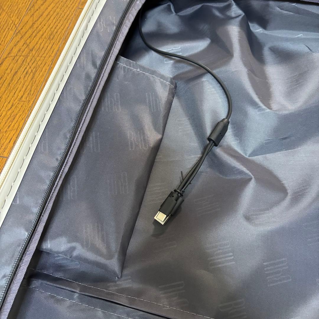 【るるれれろ】B4U スーツケース　Mサイズ　ホワイト