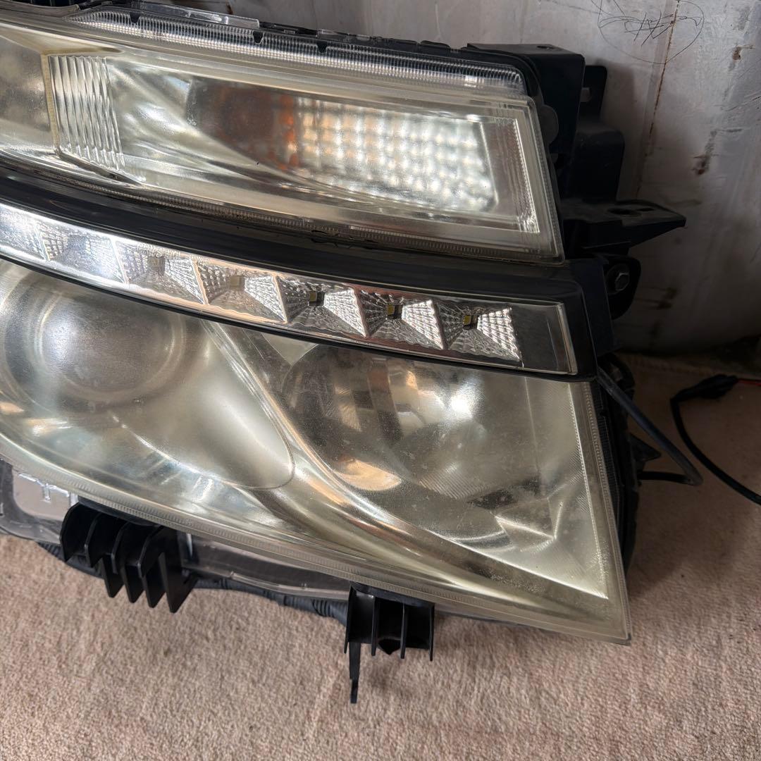 2010年 日産 エルグランド TE52 ヘッドライト左右セット