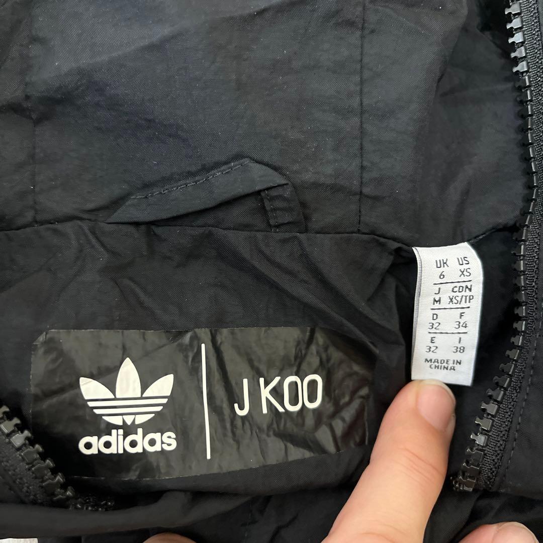 adidas ブラック レインコート フリル付き