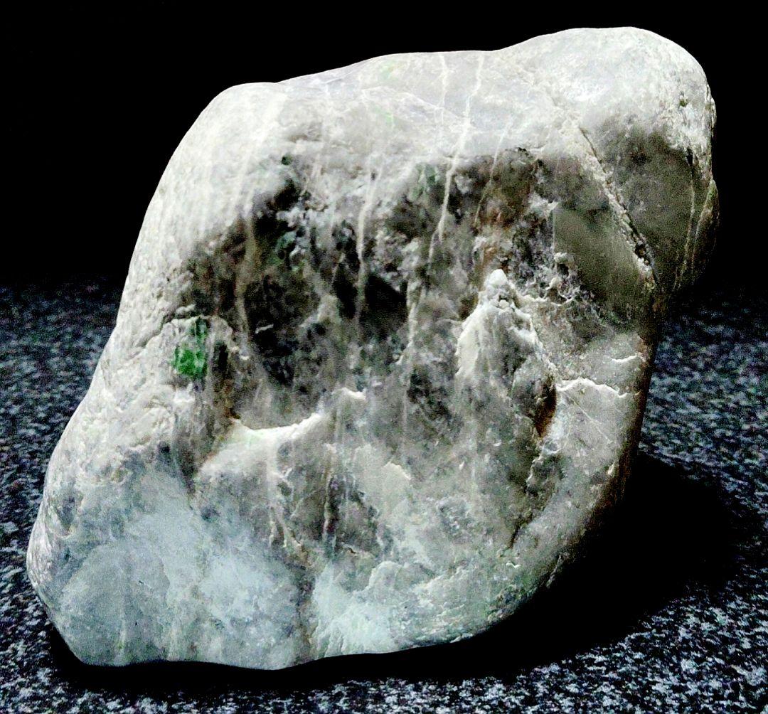 ★翡翠原石★糸魚川硬玉【小滝・川ズレ・底カット】