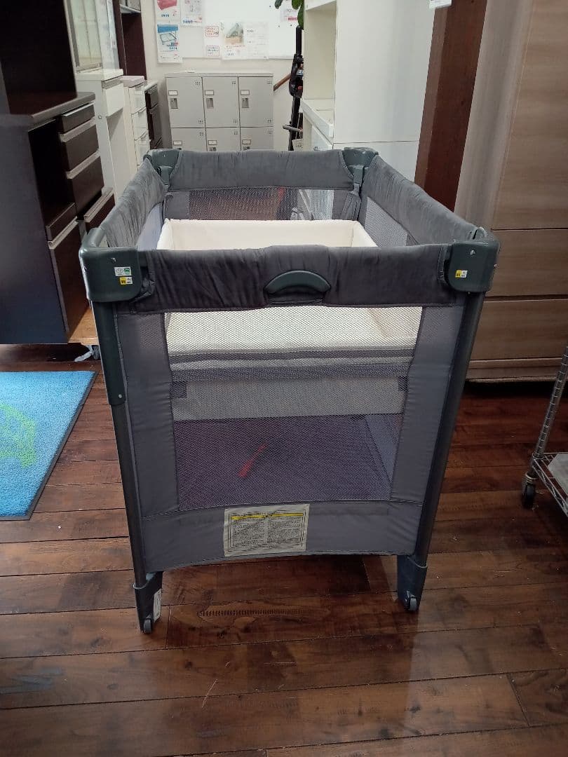 アップリカ　ココネル　エアープラス　グレー　折りたたみ　ベビーベッド
