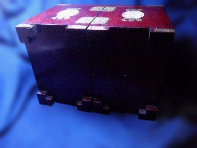 貴重！翡翠が象嵌されたアンティークの中国の姫箱です。作りの良いものです