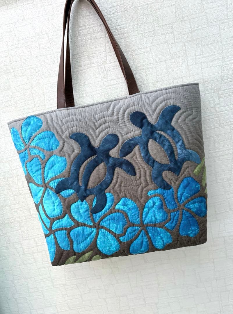 ハワイアンキルトトートバッグ　　　　　　　　プルメリア&ホヌ　　A4横◎