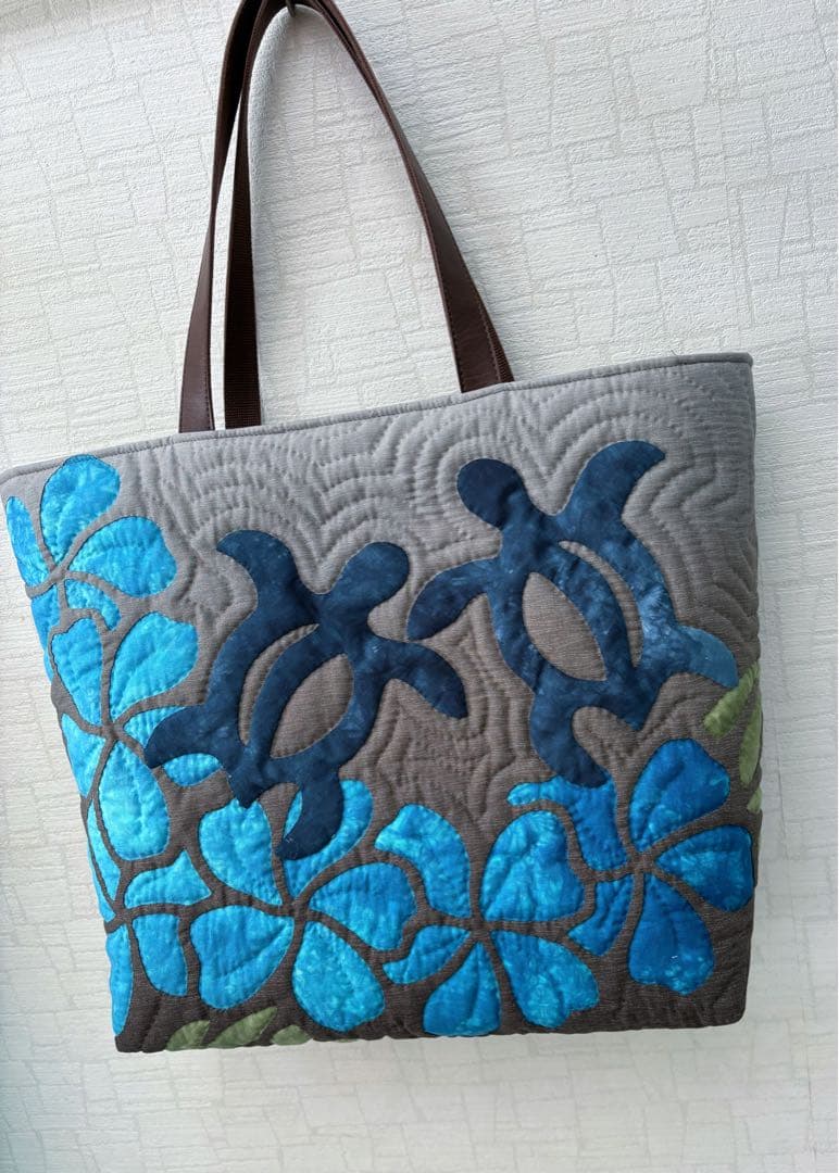 ハワイアンキルトトートバッグ　　　　　　　　プルメリア&ホヌ　　A4横◎