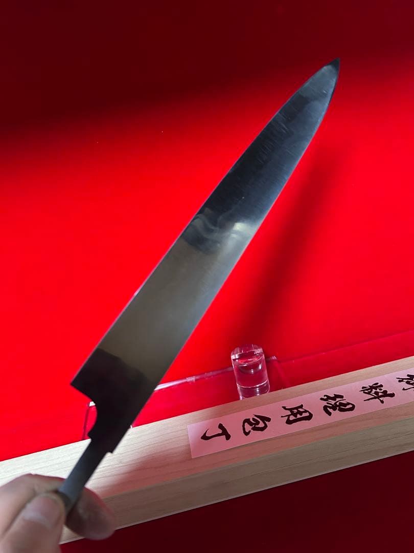 01587 包丁　保勝　本焼　柳刃　9寸　刃文綺麗　鏡面仕上げ　桐箱付　未使用品