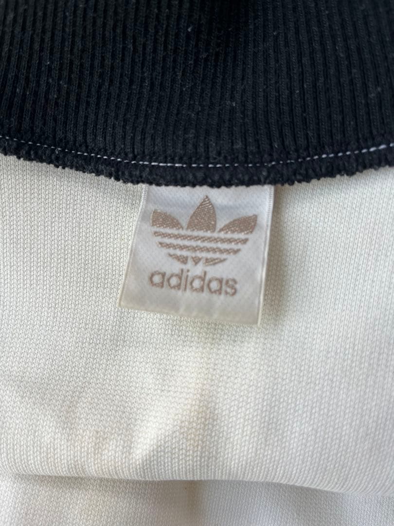 adidas トラックジャケット　サイズ/Ｌ　カラー/ブラック・ホワイト