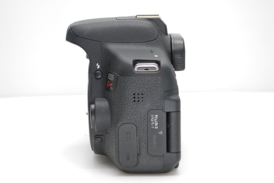 ⭐︎Canon kiss X8i ⭐︎美品 トリプルレンズ 連写&シャッタ速度