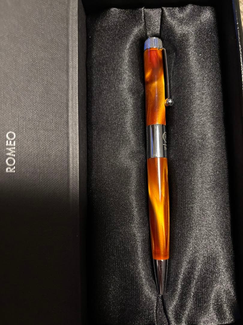 ロメオNo.3細軸イタリアンアンバー、クロコ型押しコレクションペンケース