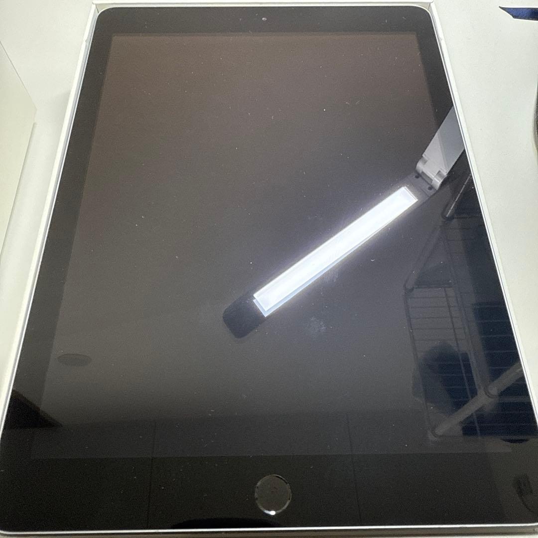 iPad (第6世代) Wi-Fi 128GB スペースグレー