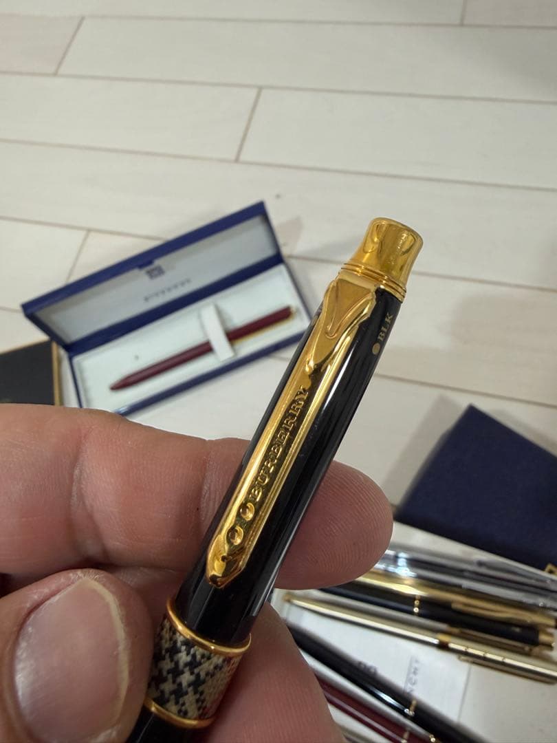 ジバンシー、Burberry、クロス、イヴ・サンローラン名刺ケース、ボールペン