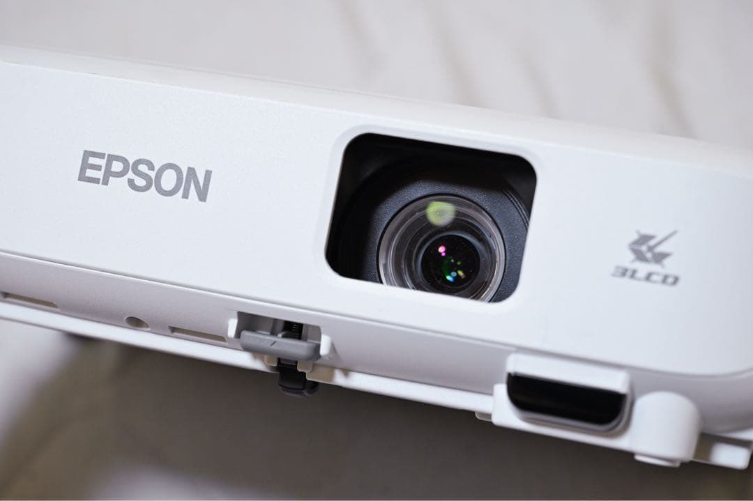 値下げしました【美品】EPSON プロジェクター本体 EB-E01 H971D