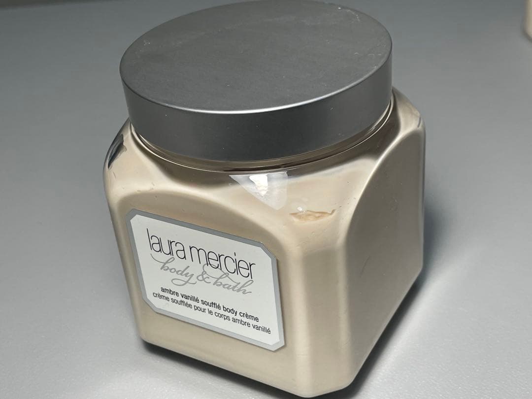 （極美品）ローラメルシエ　ホイップドボディクリーム　アンバーバニラ　300ｇ