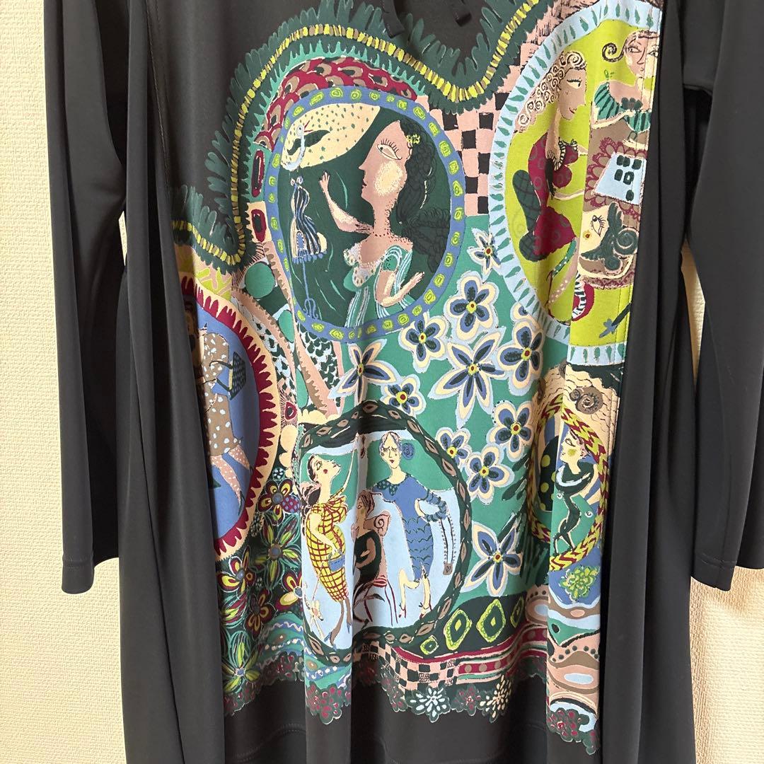 【未使用に近い】✨トクコプルミエヴォル✨黒地に前中央メルヘン柄長袖チュニック！