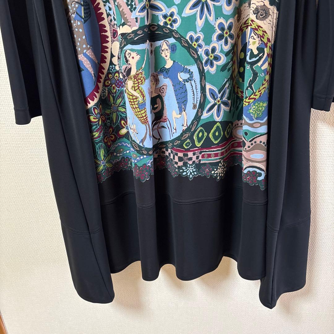 【未使用に近い】✨トクコプルミエヴォル✨黒地に前中央メルヘン柄長袖チュニック！