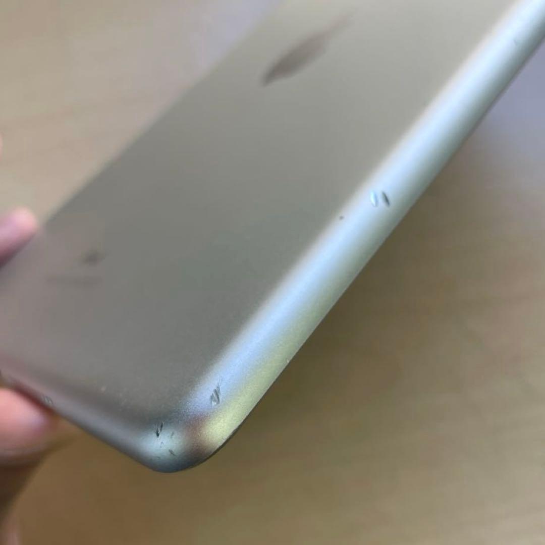 iPad 第6世代　A1893　Wi-Fiモデル　シルバー　32GB #2