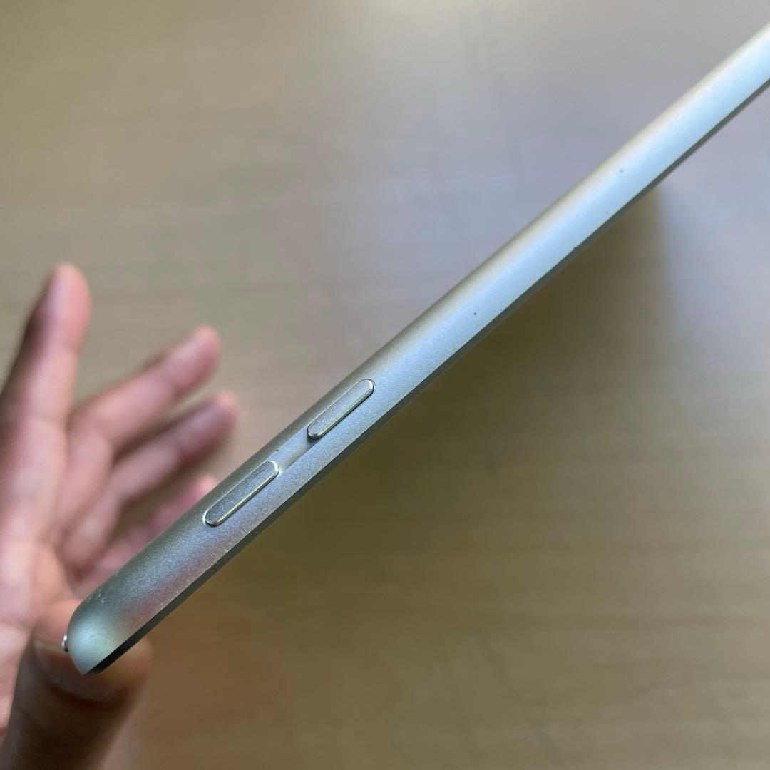 iPad 第6世代　A1893　Wi-Fiモデル　シルバー　32GB #2