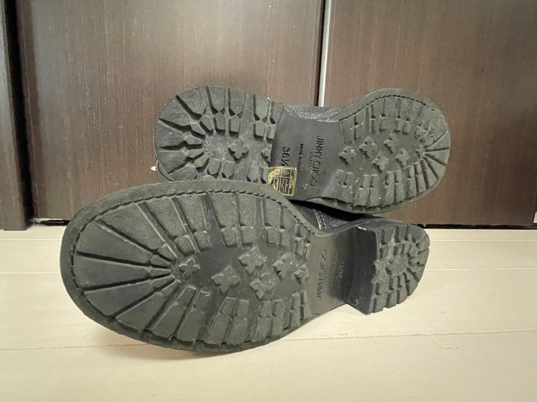 Jimmy Choo ジミーチュウ 黒いレザーエンジニアブーツ スタッズ付き