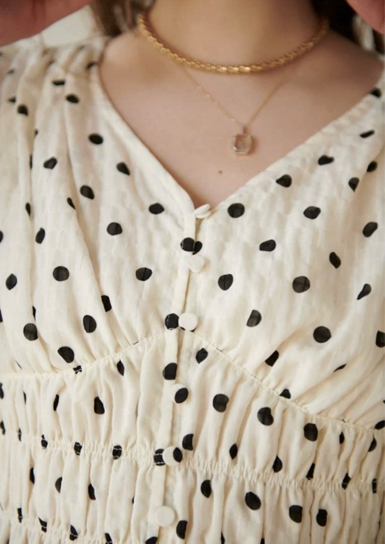 新品未使用Estella.K LuanaBlouse VネックシャーリングBL