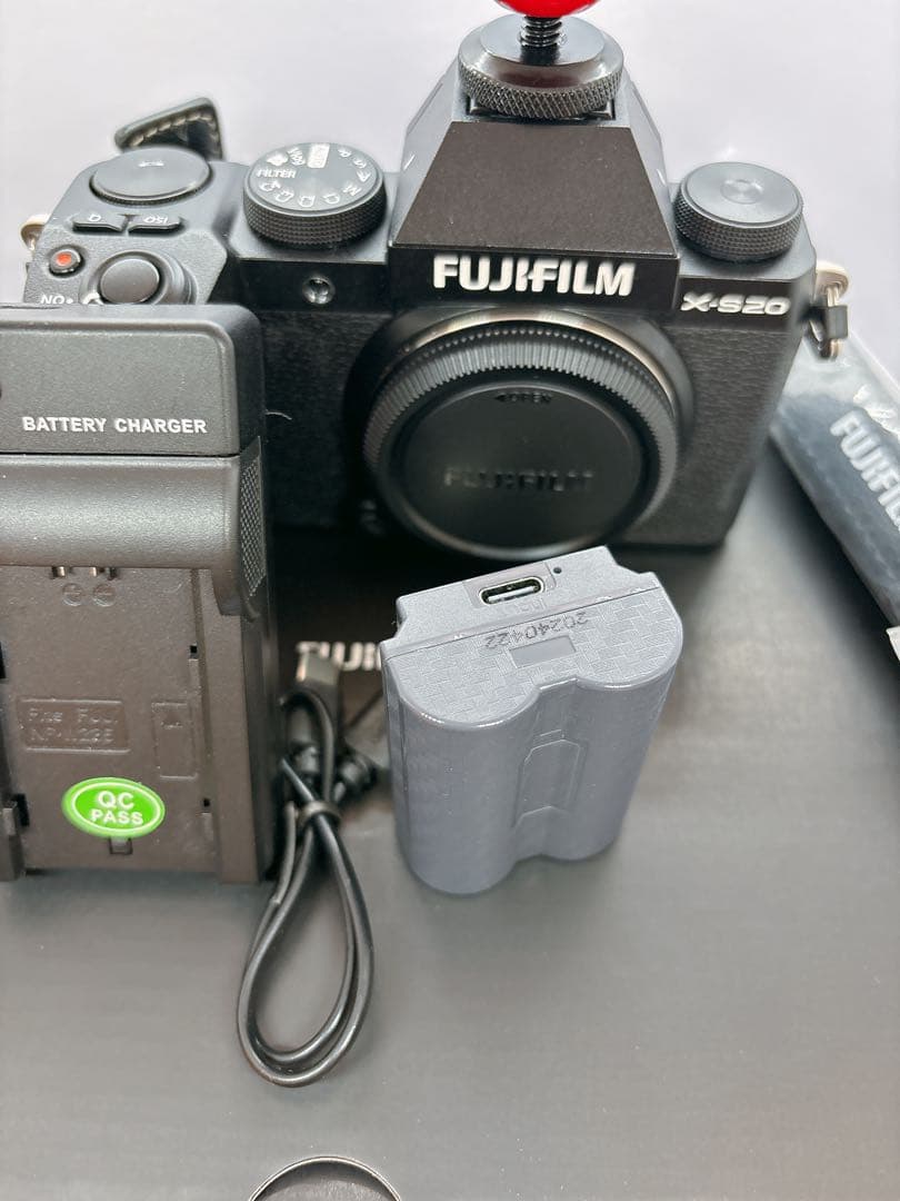 富士フイルム　FUJIFILM X-S20 ミラーレスカメラ本体（ブラック）+α