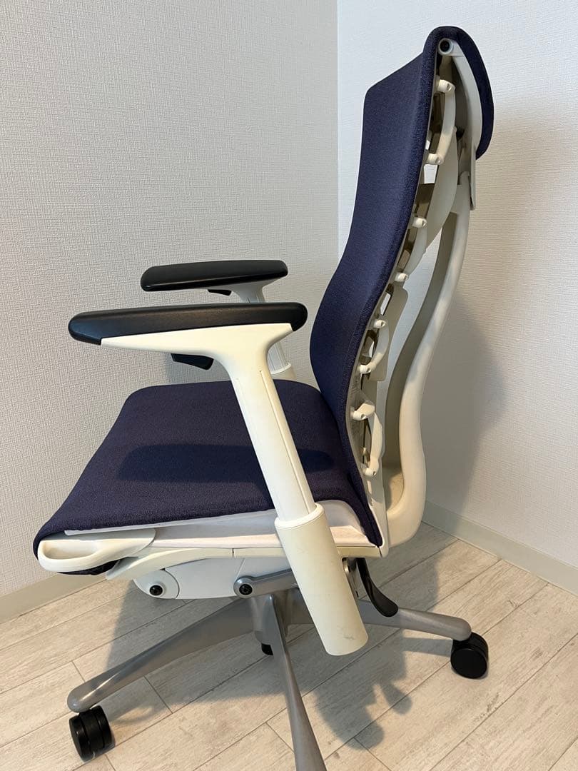 ハーマンミラー　エンボディチェア　ホワイト ネイビー