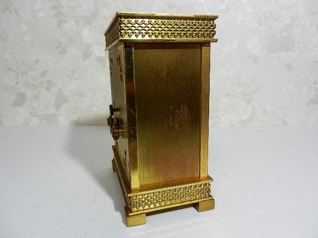 「ＬＵＸＯＲ」ブランドスイス製ねじ巻き置時計（年代不明、定時と３０分に時報）