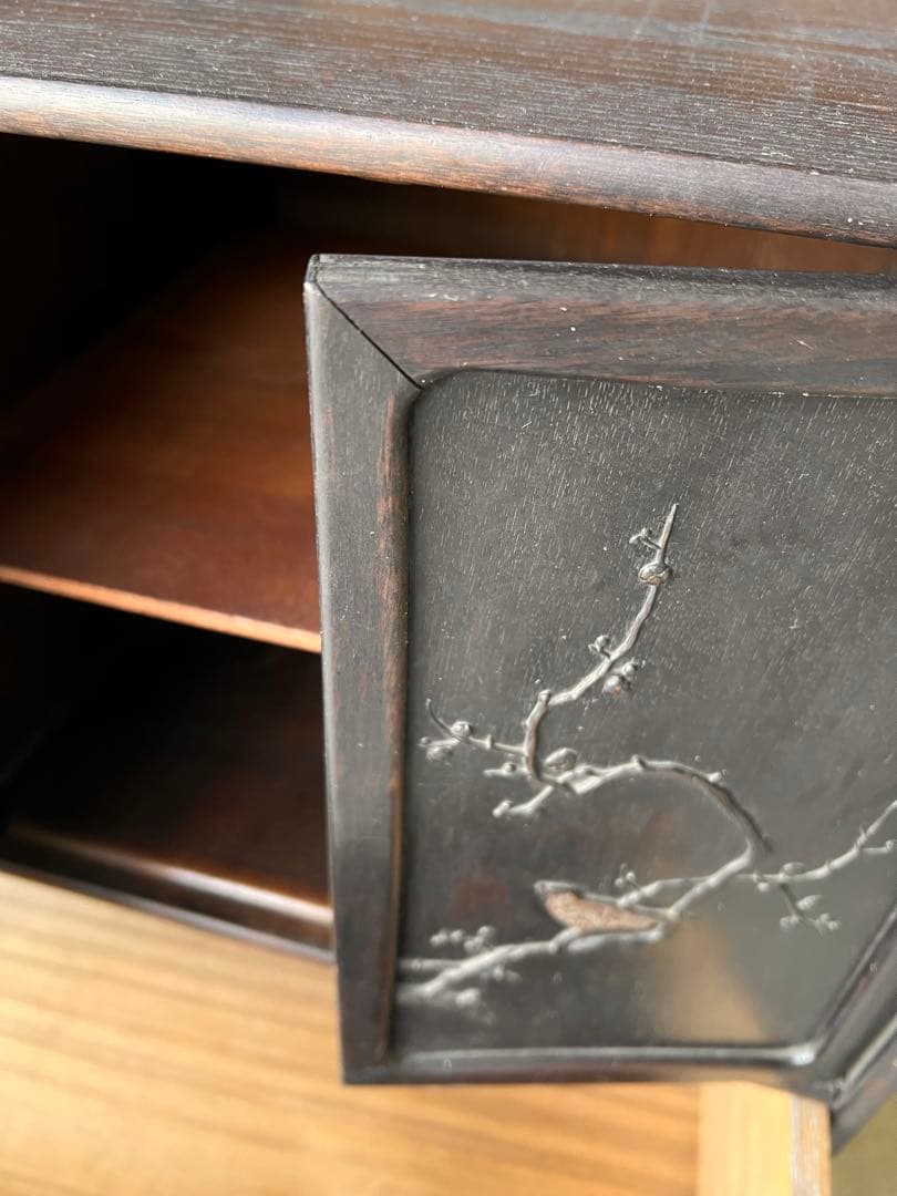 大型ダークブラウン箪笥 彫刻装飾付き